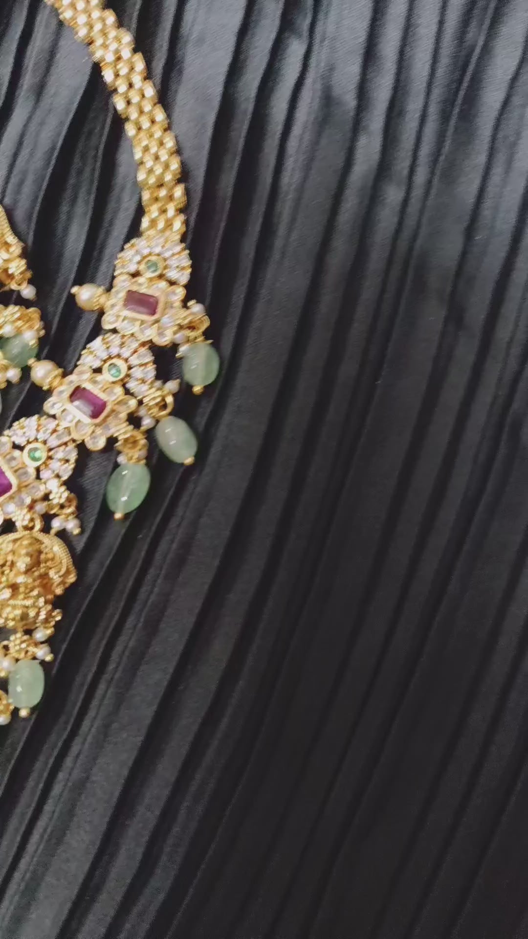Regal Emerald Temple Heritage Necklace Set