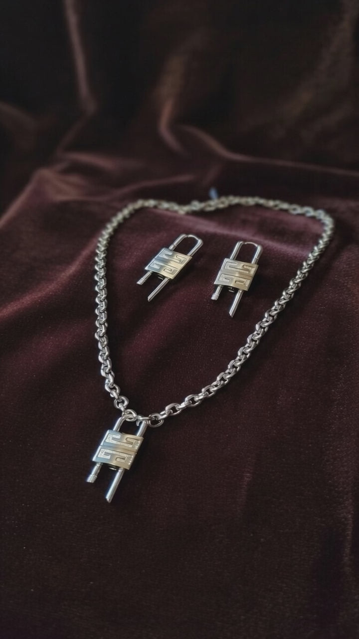 Luxury Metal Necklace Set