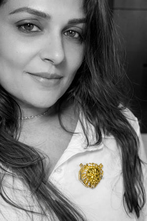 Regal Lion Head Gold Brooch with Diamond Accents
