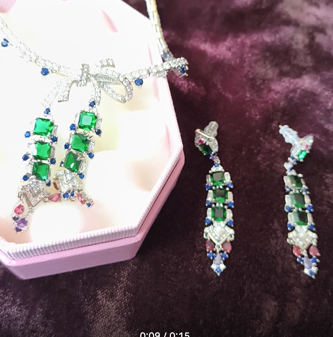 Emerald Royale Bow Necklace Set