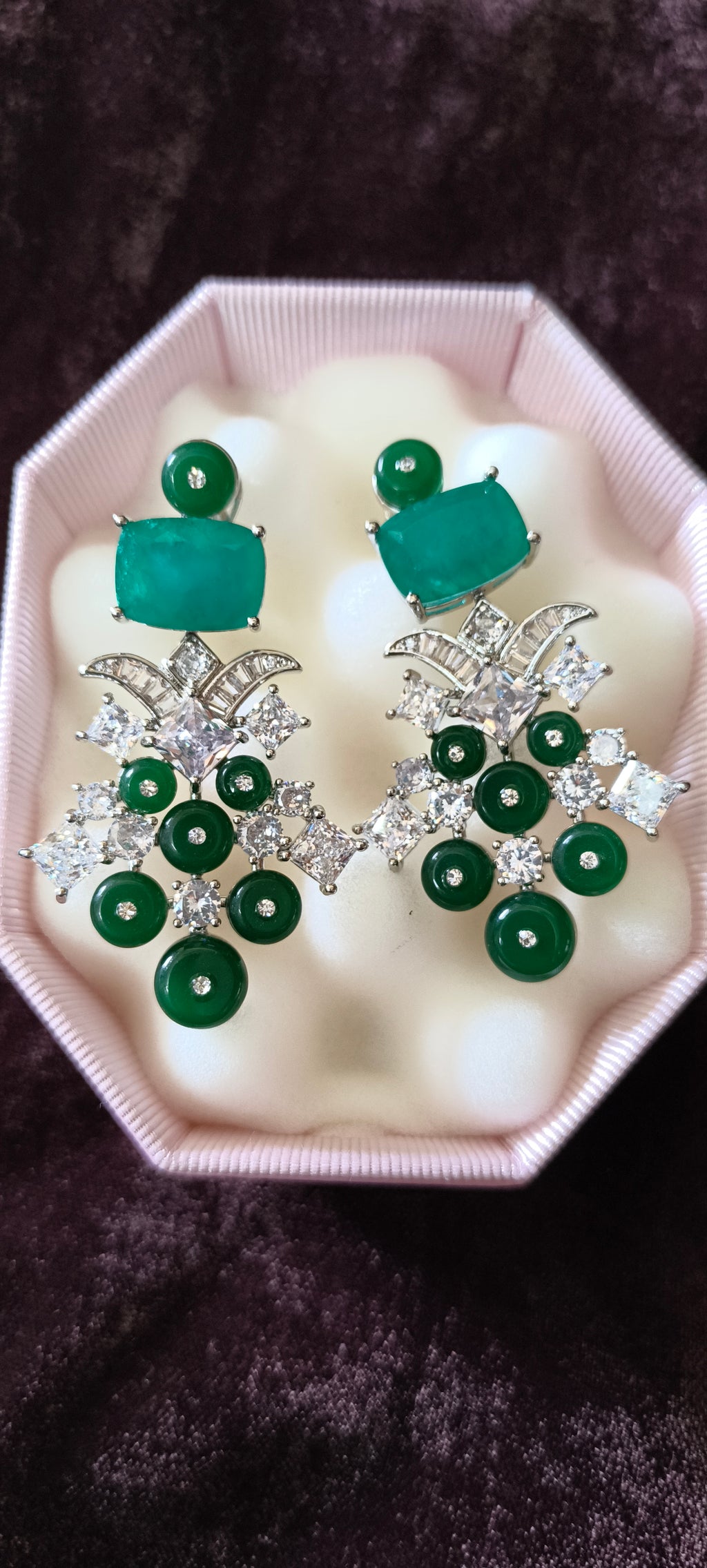 Pair of green and silver earrings 